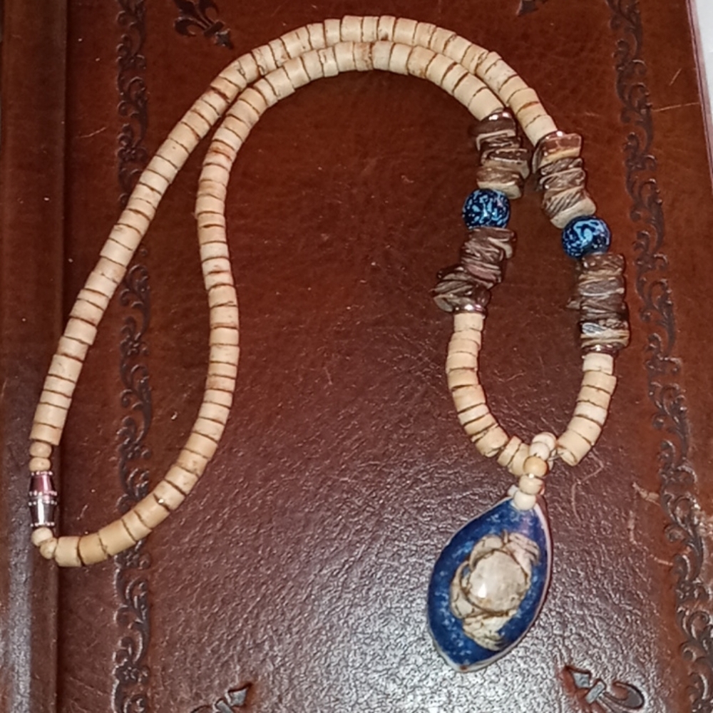 Wood/Shell Choker w/Incased Crab